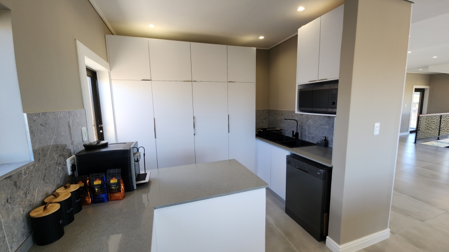 4 Bedroom Property for Sale in Seemeeu Park Western Cape